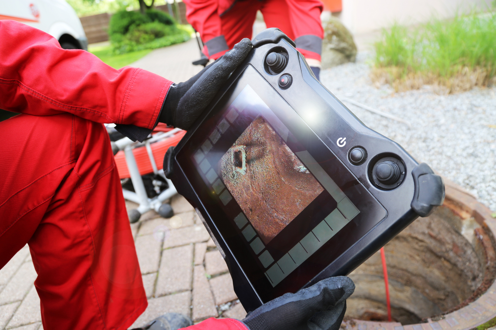 Rioolinspectie met camera; live beeld op tablet